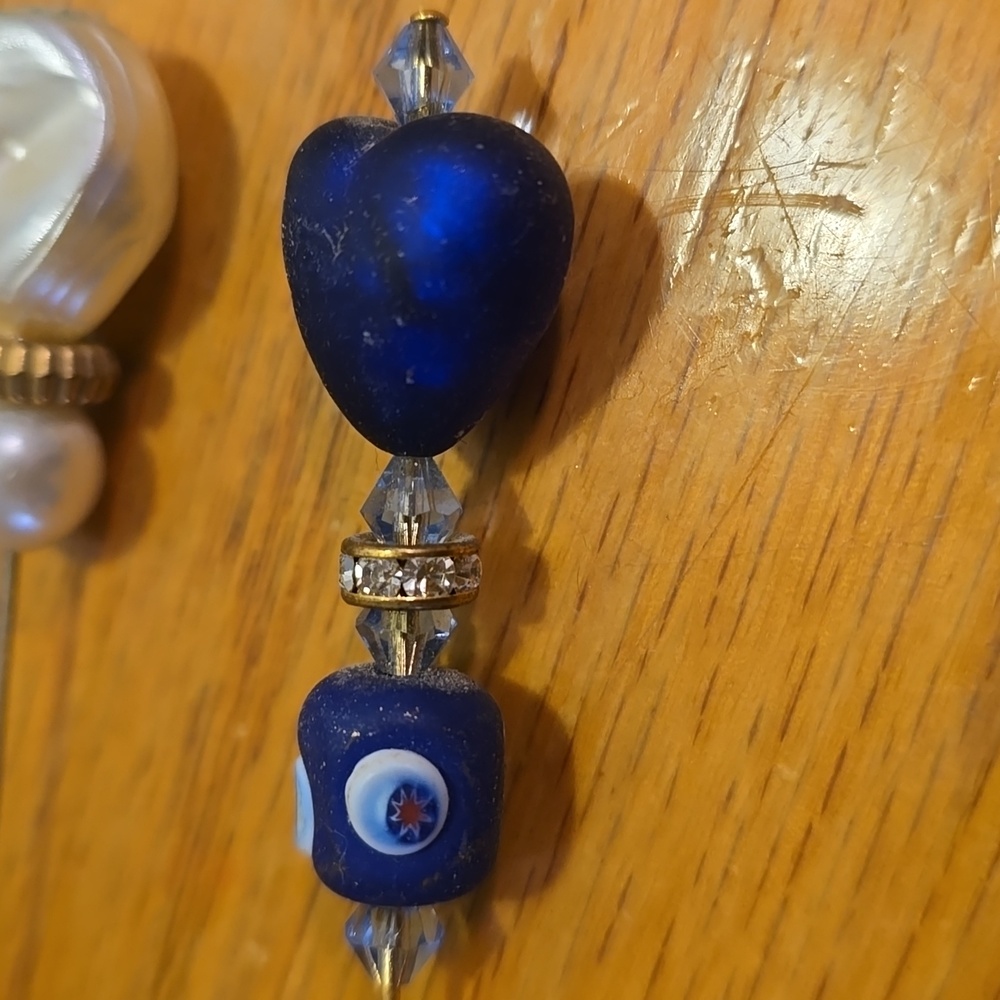 Collection of Vintage 4 Hat Pins - Picture 5 of 6